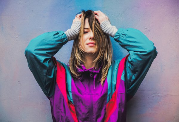 How to Curate a Professional Wardrobe with Bold Abstract Prints Without Overdoing It?